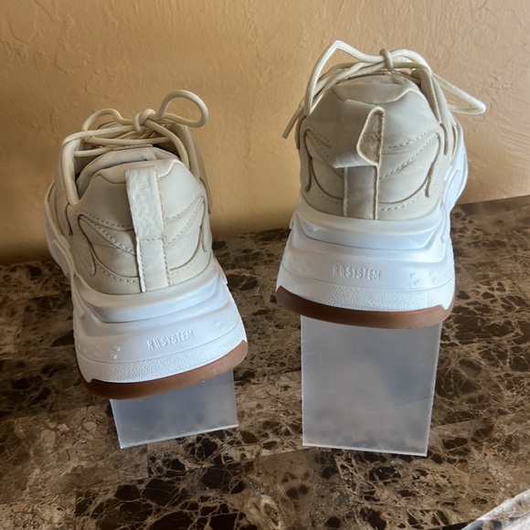 Puma running shoes - Picture 4 of 8